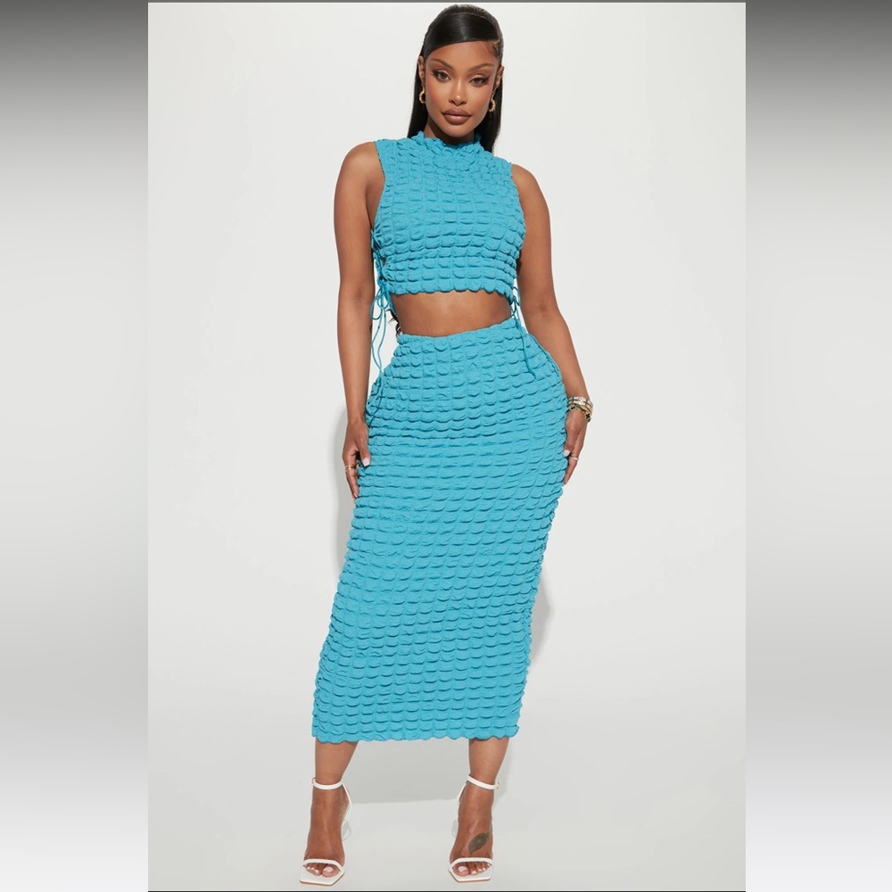 •Pop My Bubble Midi Skirt Set - Turquoise
Size: L